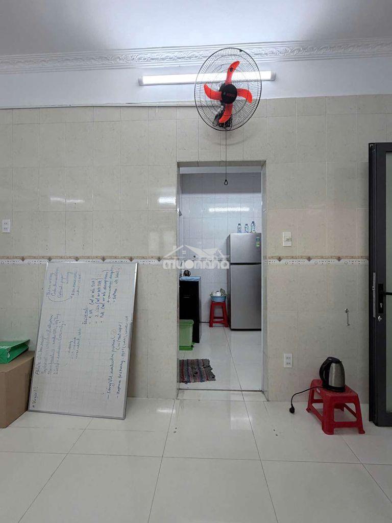 Đối diện y dược - chung cư cũ hùng vương - 2pn - 1pn mới tân trang - 2