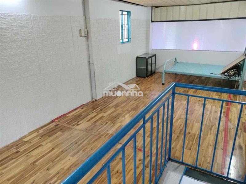 Nha ngan 3 m dau11 m gác lửng tổng 33 m  gần vịt qay hùng trang