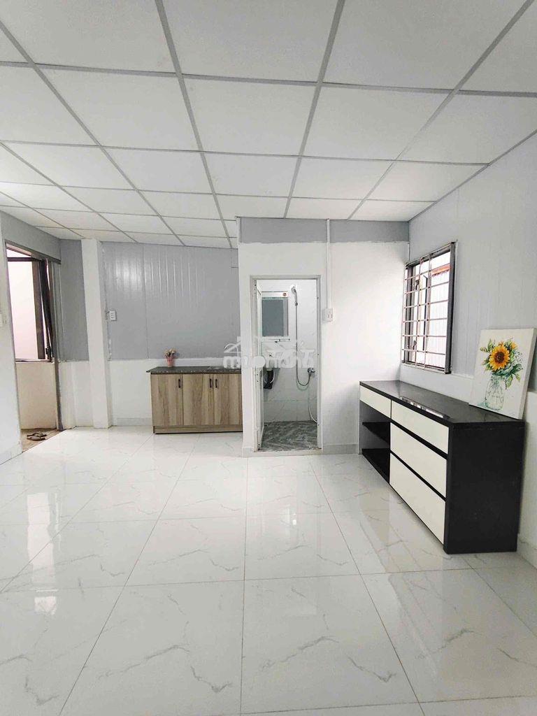 Chính chủ cho thuê phòng 25m2, ban công to ngay chợ 32/67 lê thị hồng