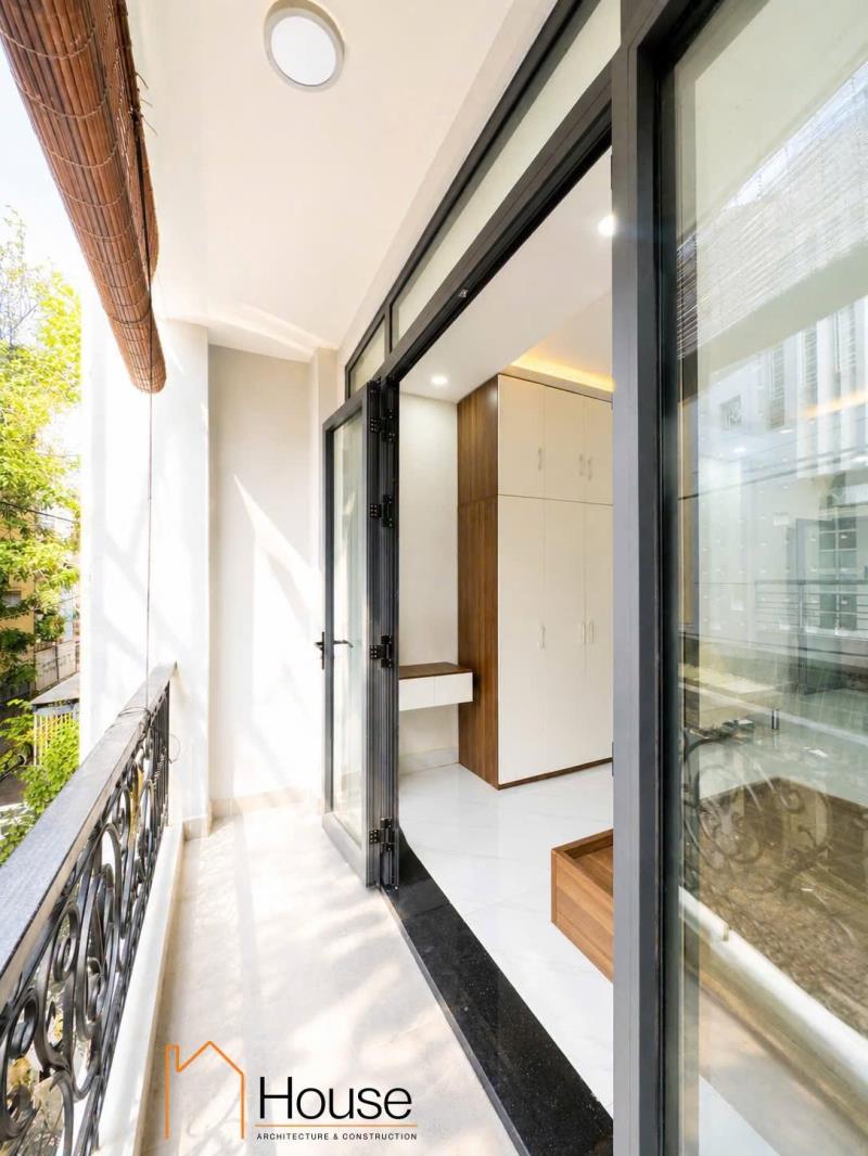 Studio ban công sang trọng giá mềm đường âu cơ, ngay ngã tư lạc long quân - 2