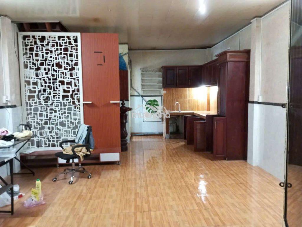 Cho thuê nhà hẻm 195 pham văn bạch cách trường chinh 600m - 2