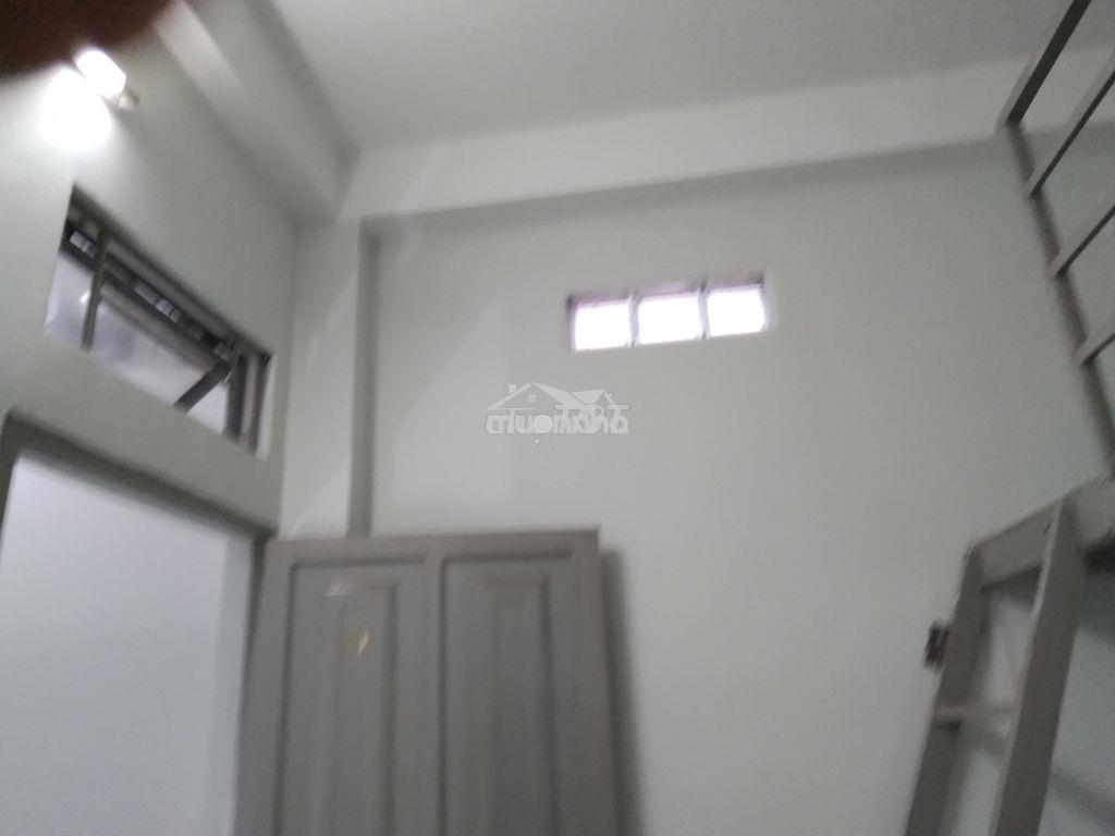 Chính chủ, phòng đẹp, thoáng mát, có cửa sổ lớn, 14m2 & gác rộng 6m2. - 3
