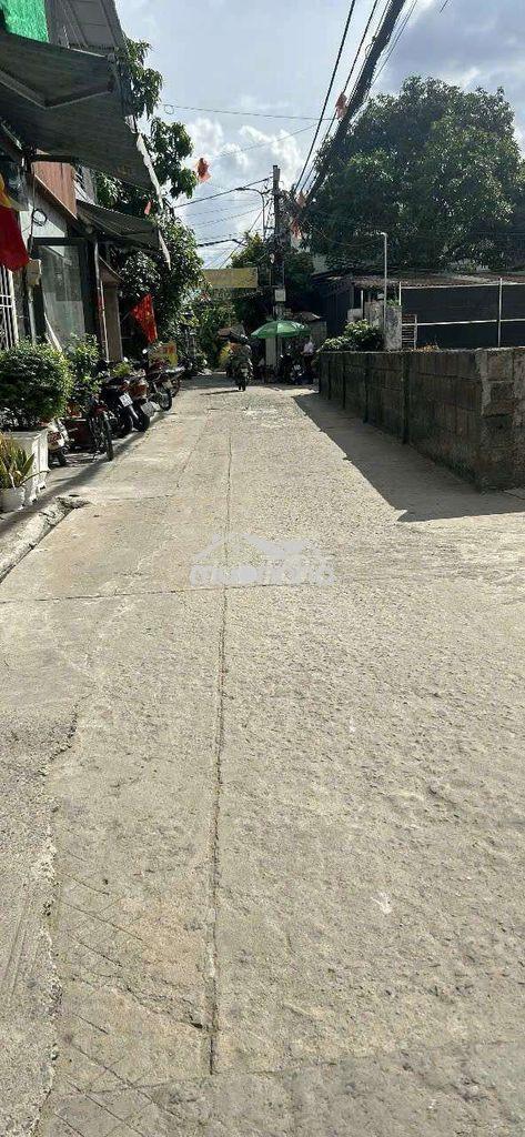 Chủ ngộp bank , cần bán căn nhà cấp 4 , hóc môn . 100m2 , 2.7 tỷ tl .