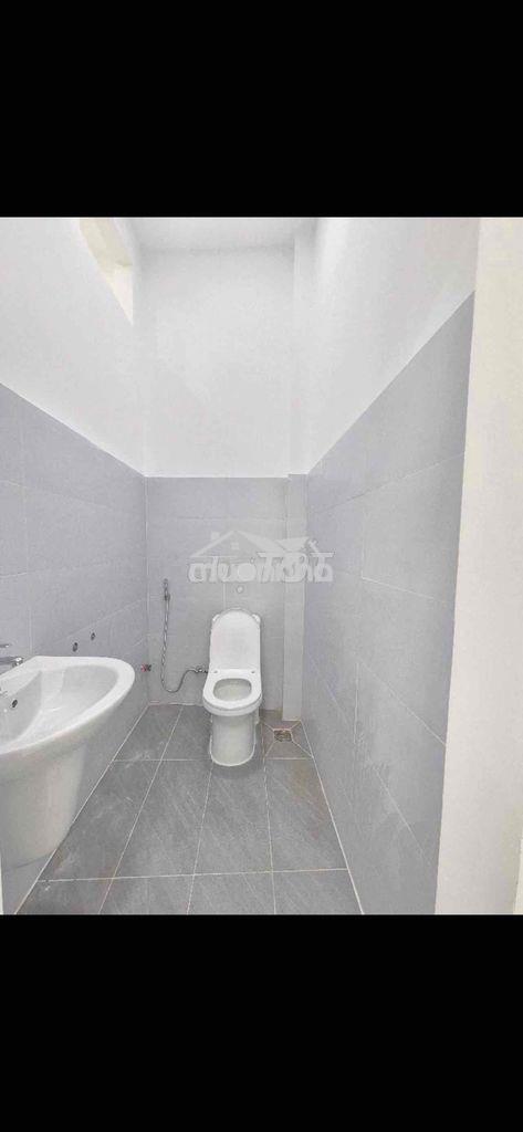 Cho thuê nhà bến vân đồn q4