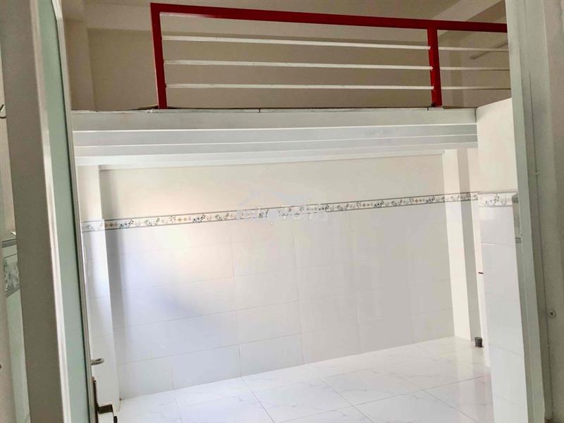Phòng trọ máy lạnh inveter,có gác, cửa sổ,, gần khu tên lửa