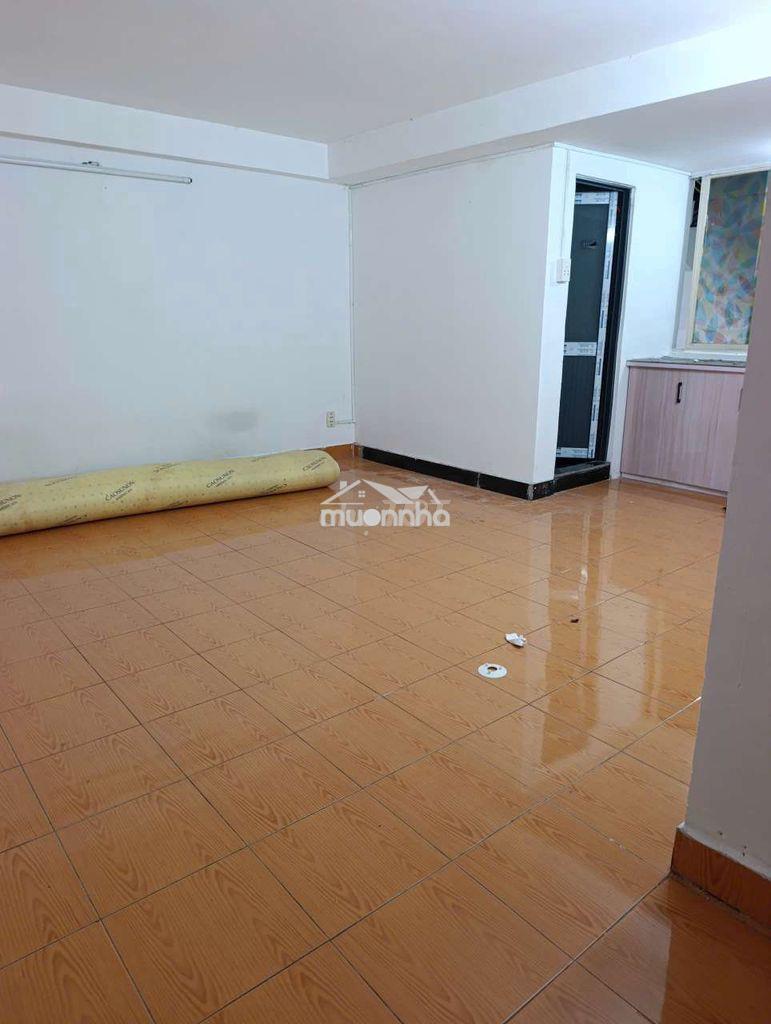 Phòng rộng gần dh công nghiệp trung tâm 