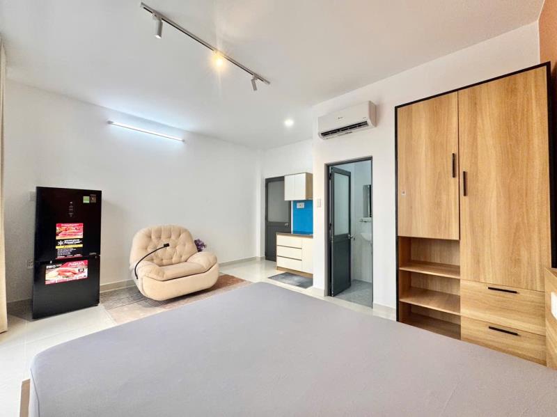 Thuê ngay studio full nội thất - rộng 45m2 - ban công riêng - ngay chơ bà chiểu sát quận 1, an ninh cao - 2