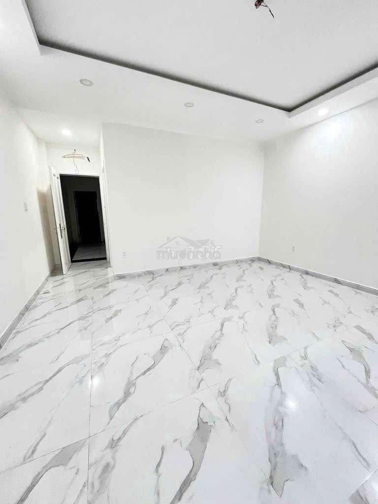 Cho thuê tòa nhà gần ngay siêu thị aeonmall dt 10*20m thang máy  - 2