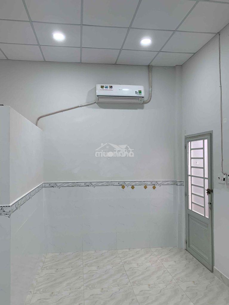 Phòng tự quản - giờ giấc tự do: 4 x 4,7  trang bị 01 máy lạnh.