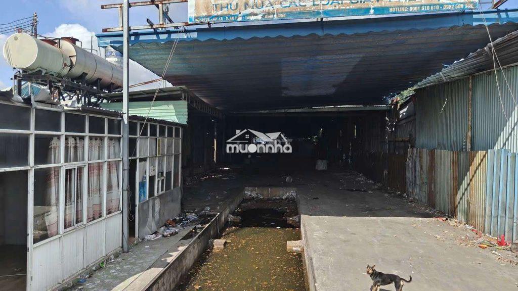 Cho thuê nhà xưởng diện tích :1200m2 . mặt đường lớn - 3