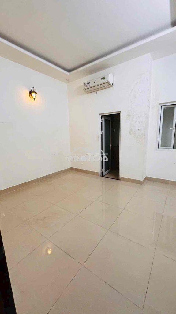 Nhà 1/ hà huy giáp_sân 2 xe hơi_ sẵn máy lạnh - 4