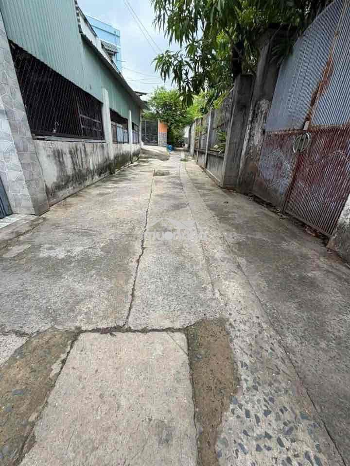 Giá: 1tỷ650 chốt. bán đất bửu long ngay ngã 3 gạc nai . dt: 61m2 - 2
