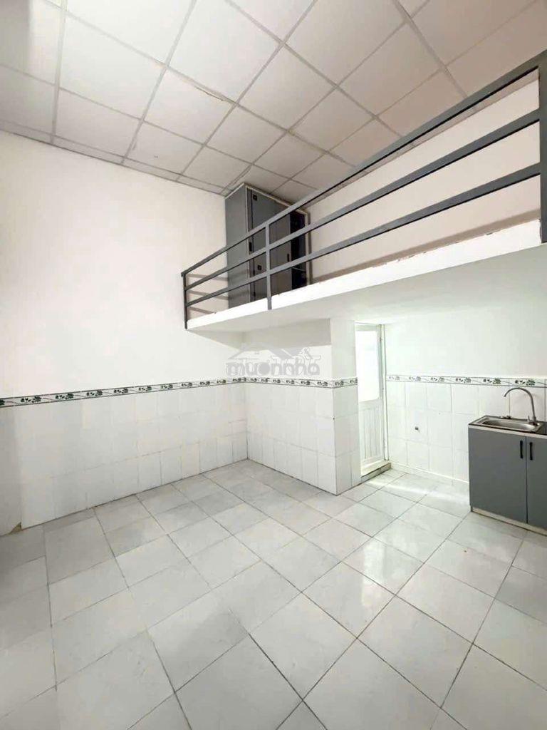 Phòng trọ rộng , gác cao, có máy lanh, tủ đồ ở dc 4,5 ,người - 4