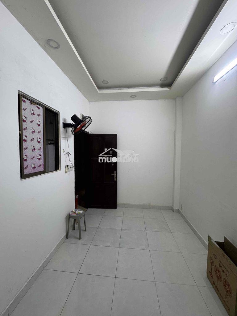 Cho thuê phòng trọ 18m2 mt đường số q4 - 2