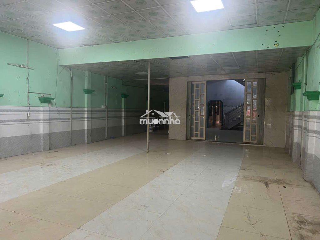 Kho rộng có chổ ở lại đường trần đại nghĩa gần vòng xoay dt 300m2 giá - 4