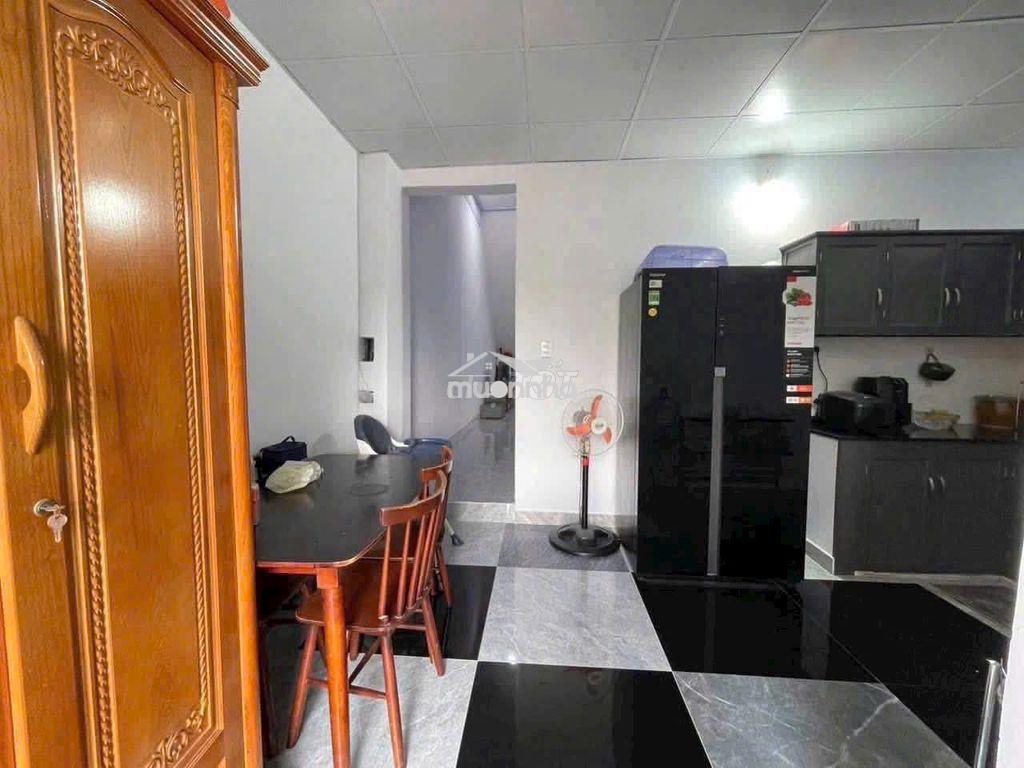 Nhà trệt lầu sổ sẵn đường nhựa rộng , kết cấu 3pn, sân đậu ô tô  - 2