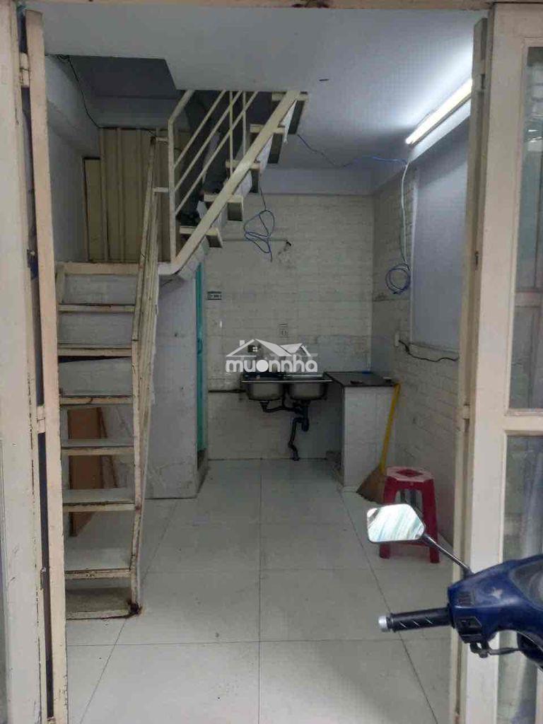 Nhà cần bán đường tôn đản f8q4 - 2