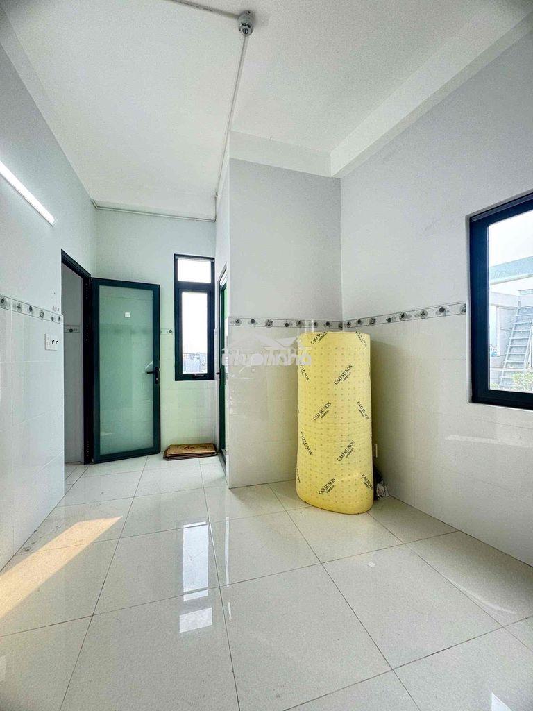 Studio ban công đầy đủ nội thất q8 - 2