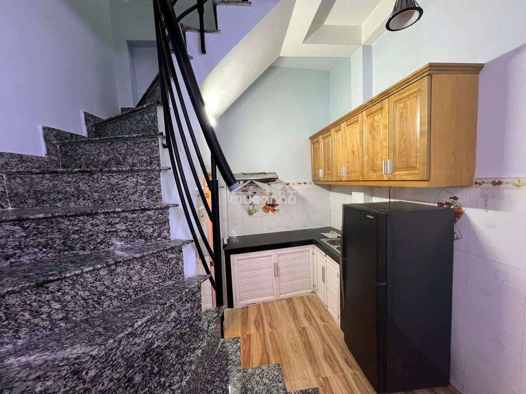🏠🏠 Cho thuê nhà hẻm đường trần bình trọng, p1, q5
💢 dt 3m ❌ 9m - 3