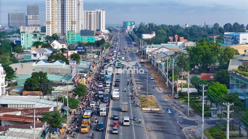 Chính chủ gửi bán căn nhà  phốđường xe hơi kề mt quốc lộ 13