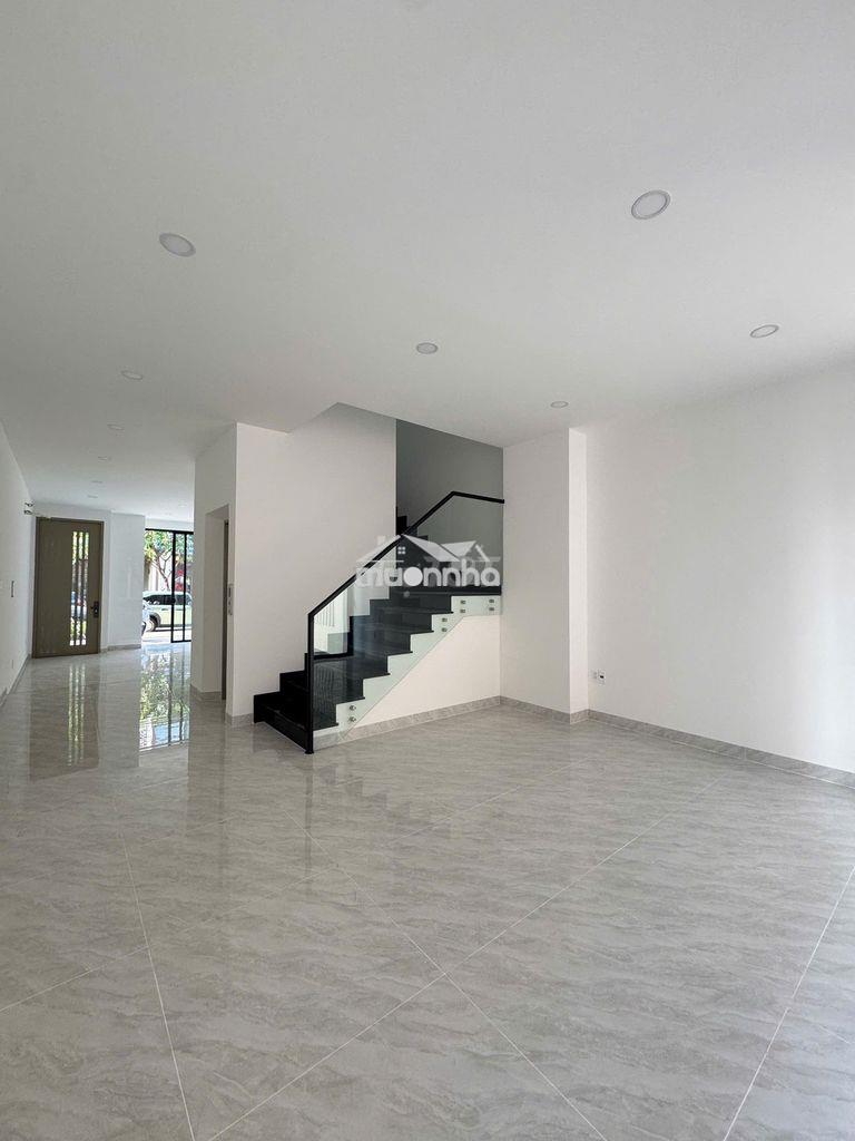 Cho thuê căn góc vị trí đẹp, 1 trệt 4 lầu máy lạnh âm trần, thang máy - 2