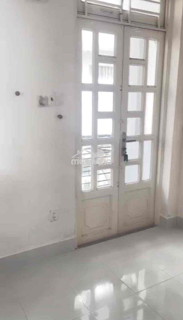 Nhà 1 trệt 2 lầu 85m2 hẻm cmt8 - 2