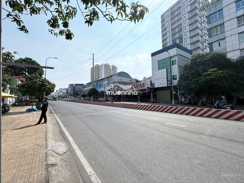 Cần bán 338 lạc long quân gần vòng xoay đầm sen. dt: 7 x 8m, 4 tầng. - 3