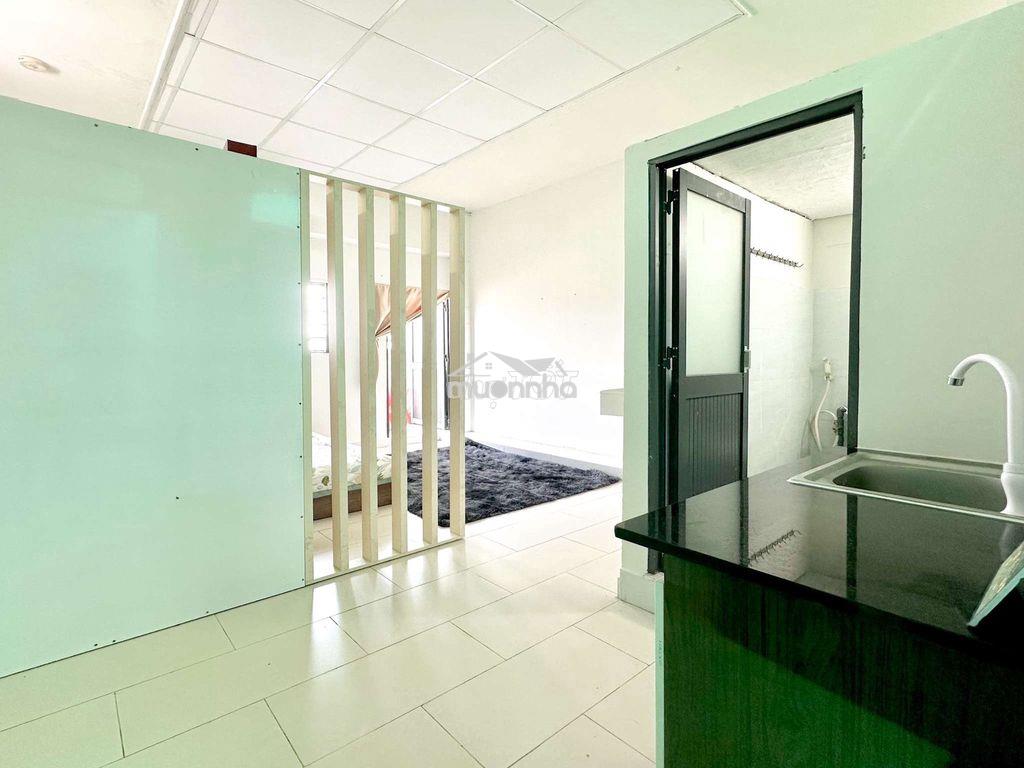 Full nội thất, có bancol, máy giặt chung, đậu xe ô tô, ra vào 24/24 - 2