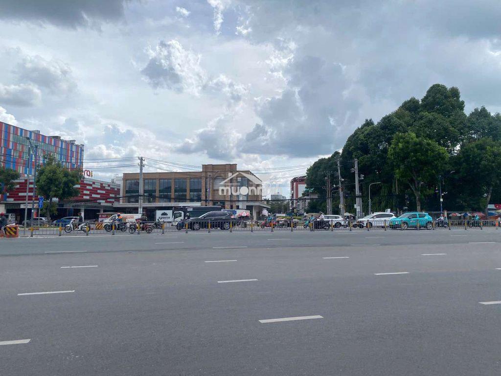 Cho thuê 25m ngang(1000m) mặt tiền đoạn bùng binh cộng hòa  siêu đẹp - 3