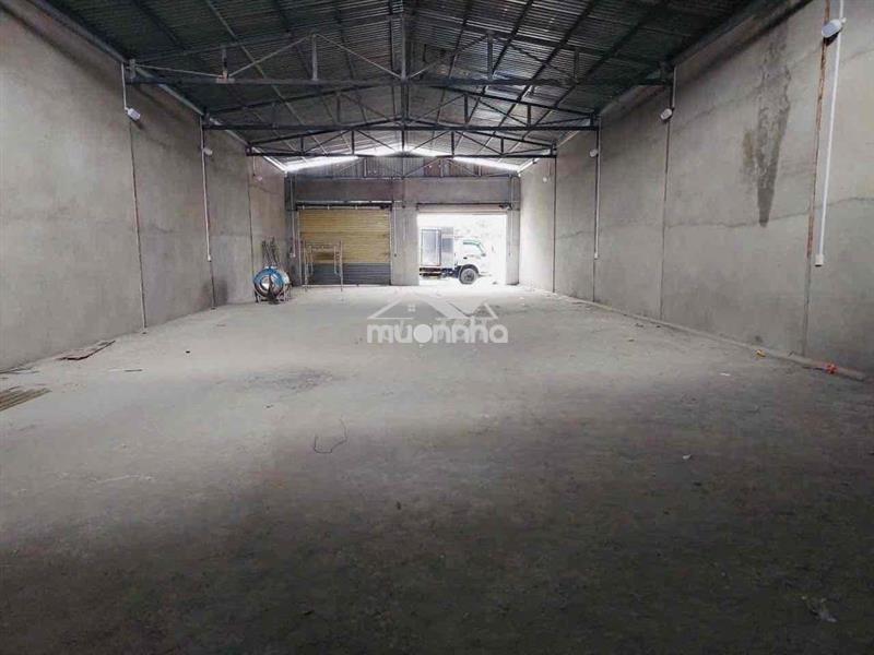 Kho xưởng trần cao. 10*30. đường xe tải