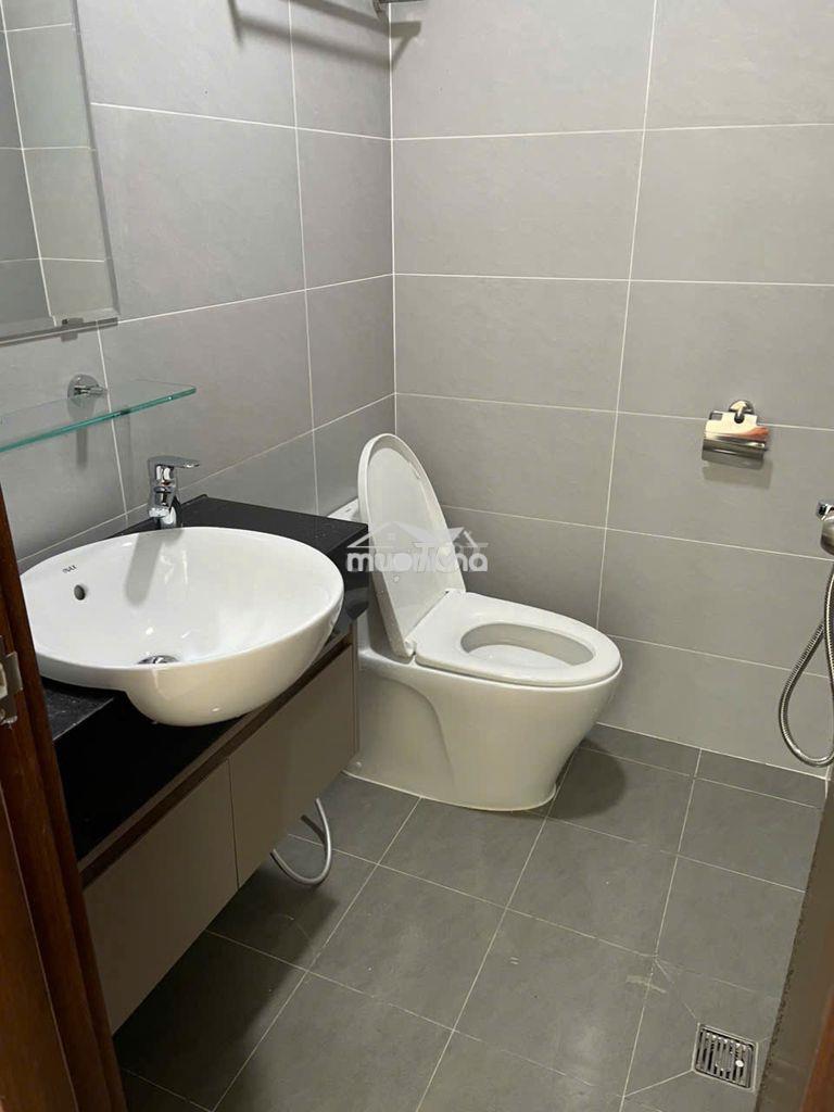 Cho thuê tháp bcons city 2pn2wc sát làng đại học, giữ căn đến 15/8 - 2