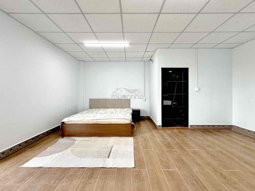 Phòng có ban công riêng 50m2 ngay view sông bao mát gần bến xe q8 - 4