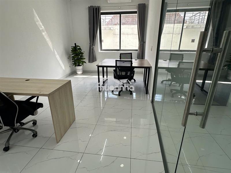 Văn phòng vạn phúc 15m2, sẵn nội thất, có m.lạnh, hầm xe. giá 4,5 tr