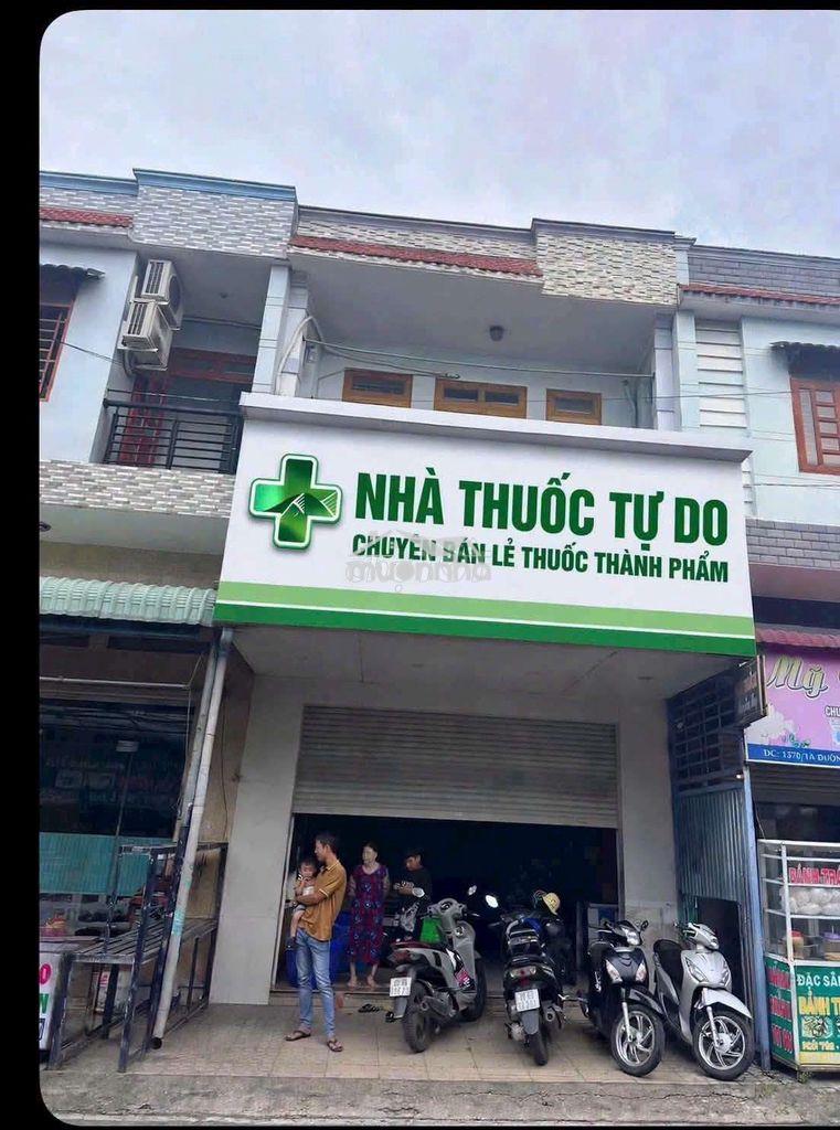 Nhà lầu mặt tiền buôn bán gần ngã tư chiêu liêu
