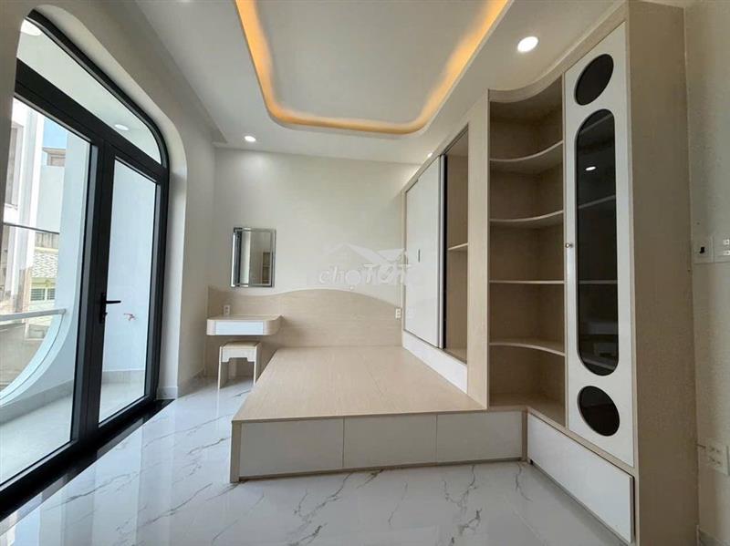 Giảm 600tr, còn 5ty200 nhà 4 tầng, có sẵn nội thất, đường ô tô tránh