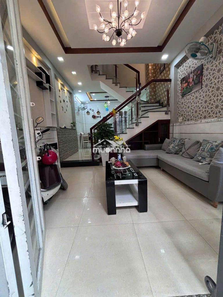 Nhà mới sạch sẽ nội thất đầy đủ 