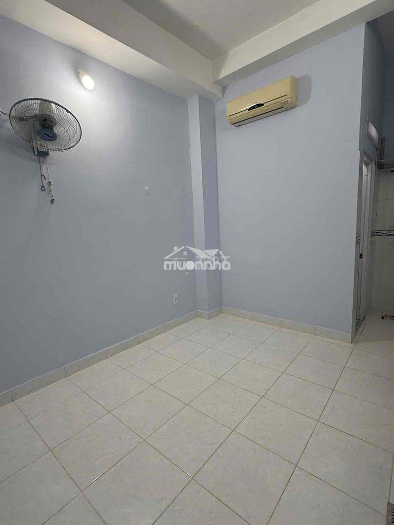 🔥 Q10 – phòng 20m² chỉ 3 triệu/tháng | máy lạnh – wc riêng – đang trốn