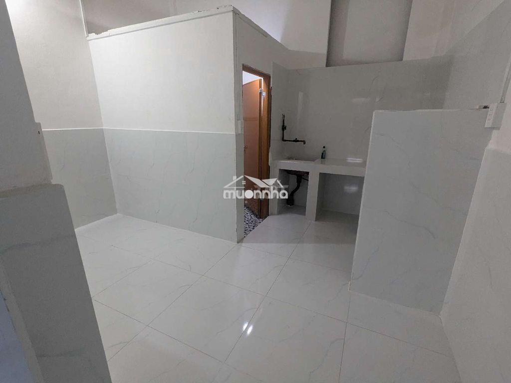 Nhà sạch sẽ mới sơn sửa đẹp phù hợp gia đình  - 2