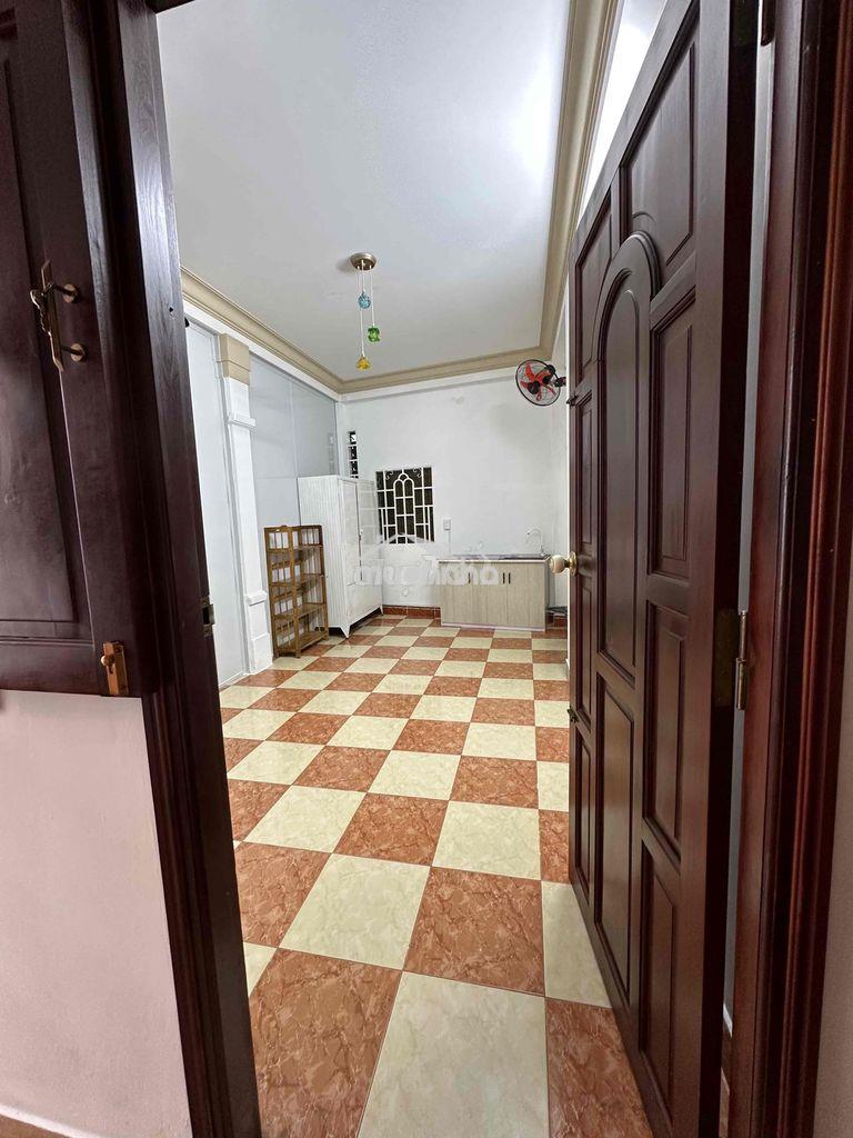 Phòng cửa sổ hành lang huỳnh văn bánh - lê văn sỹ - 4