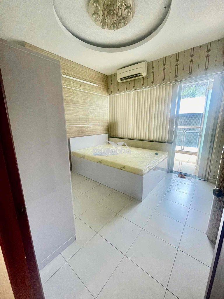 Cần pass nhanh phòng studio ban công, 25m2 tt quận 1. giá 5tr
