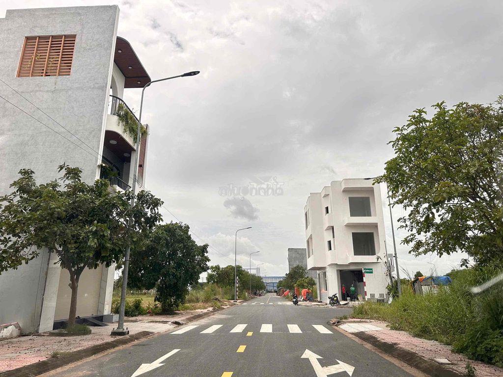 Chính chủ gửi bán lô đất 100m2 kdc the sol city ngay chợ hưng long - 4
