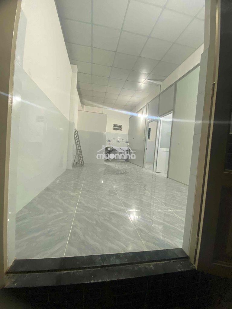 Nhà 2pn đối diện dh nguyễn tất thành cho thuê