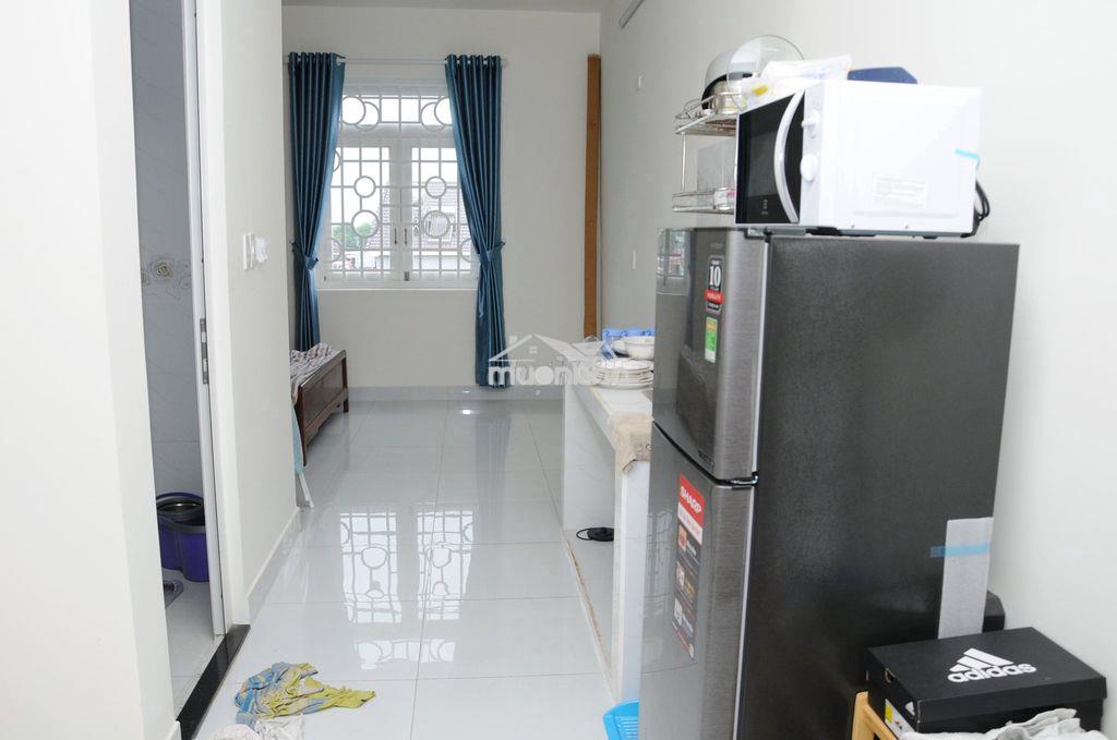 Phòng vip (ở ghép 3 người) cách đh tài chính - marketing 800m fpt 3km - 3