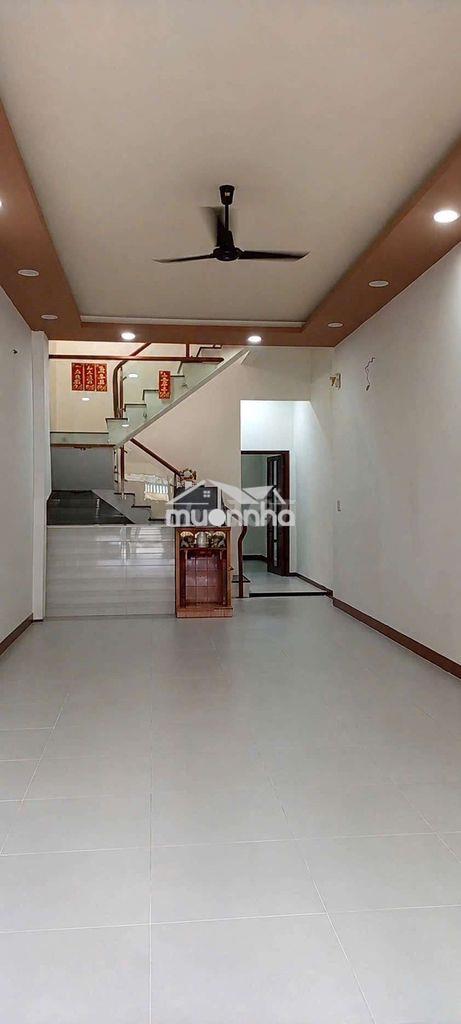 Q11 - mặt tiền - dt 4,2*20 - 1 lầu 3 phòng - kdtd