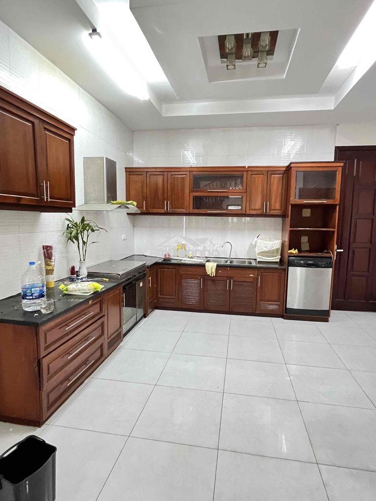 🏡 Cho thuê nhà biệt thự rộng 250m2 6pn có máy lạnh rất hợp làm vpcty