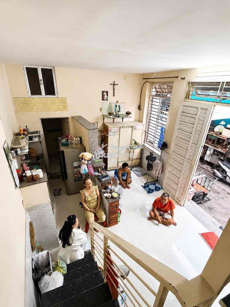 Bán nhà quận 3 – ngang 6m nở hậu 7,4m – sân rộng – giá chỉ nhỉnh 3 tỷ