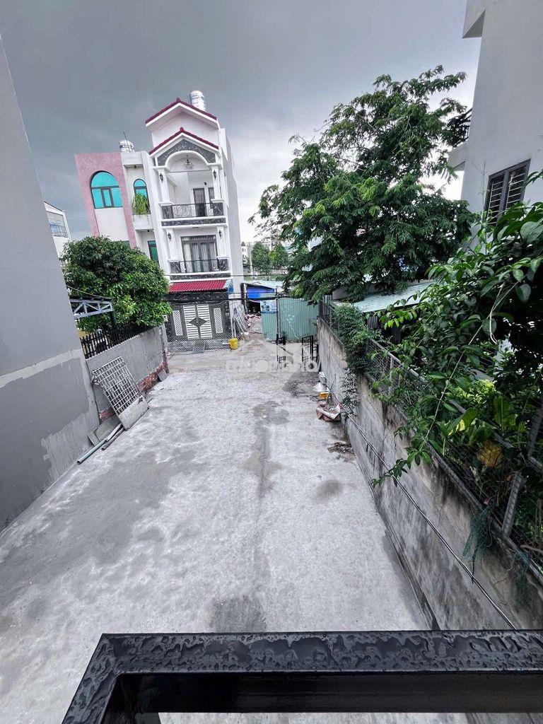 Nhà có sân rộng 100m2, 1trệt 1lầu 7,5x23m 3pn 3wc ở, vp, kho, cây cảnh