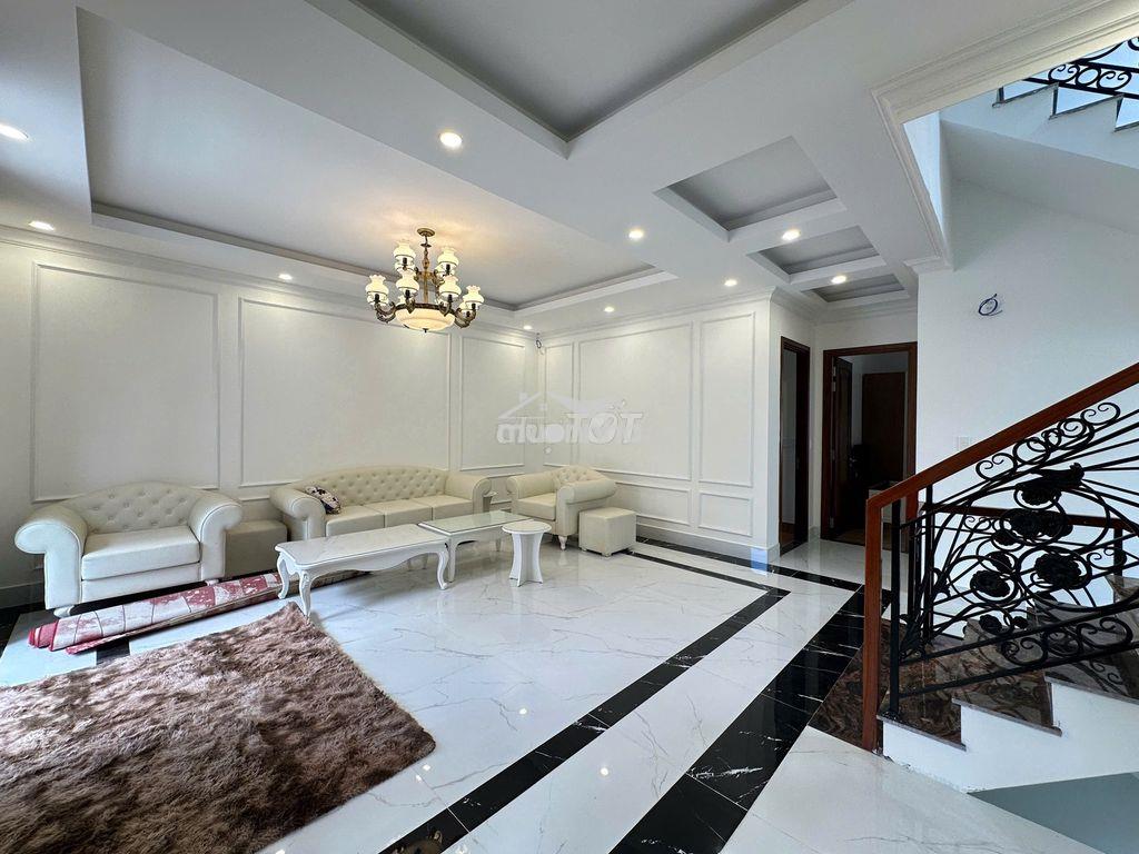 Bán biệt thự kiến trúc cổ điển  272 m2 khu royal - villa mănglin p7 - 2