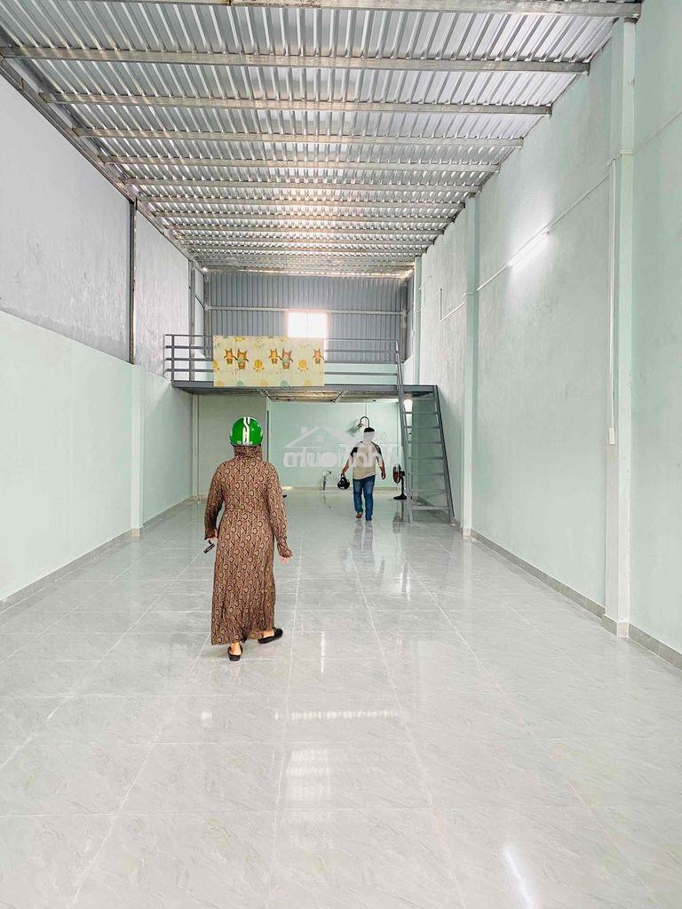 Kho mới xây sạch đẹp. gác lửng. đường thông xe tải