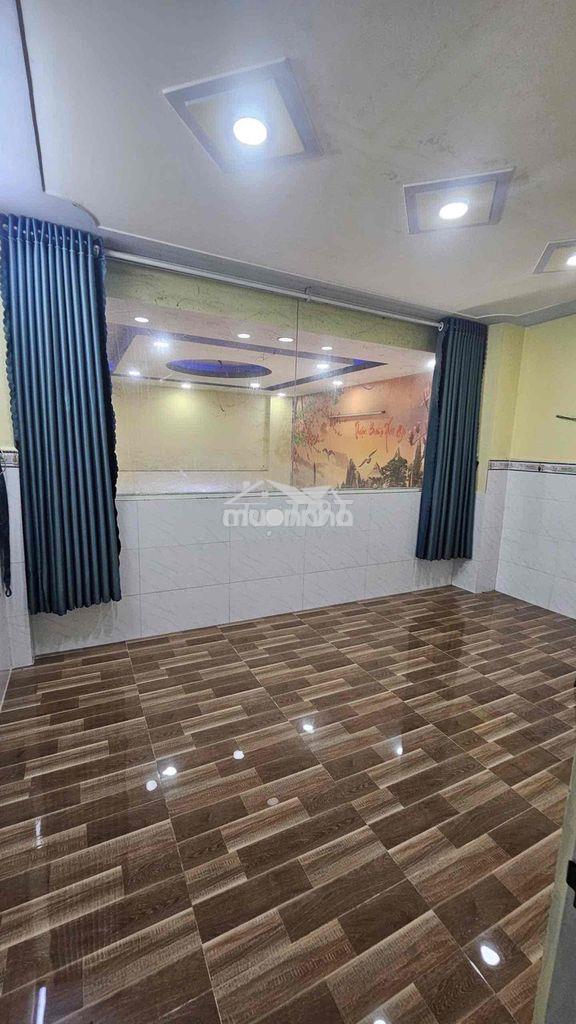 🏠 Cho thuê nhà 5tr/ tháng.  dt: 4m x 10m lửng lầu 3pn 2wc.   👉 đường c - 4
